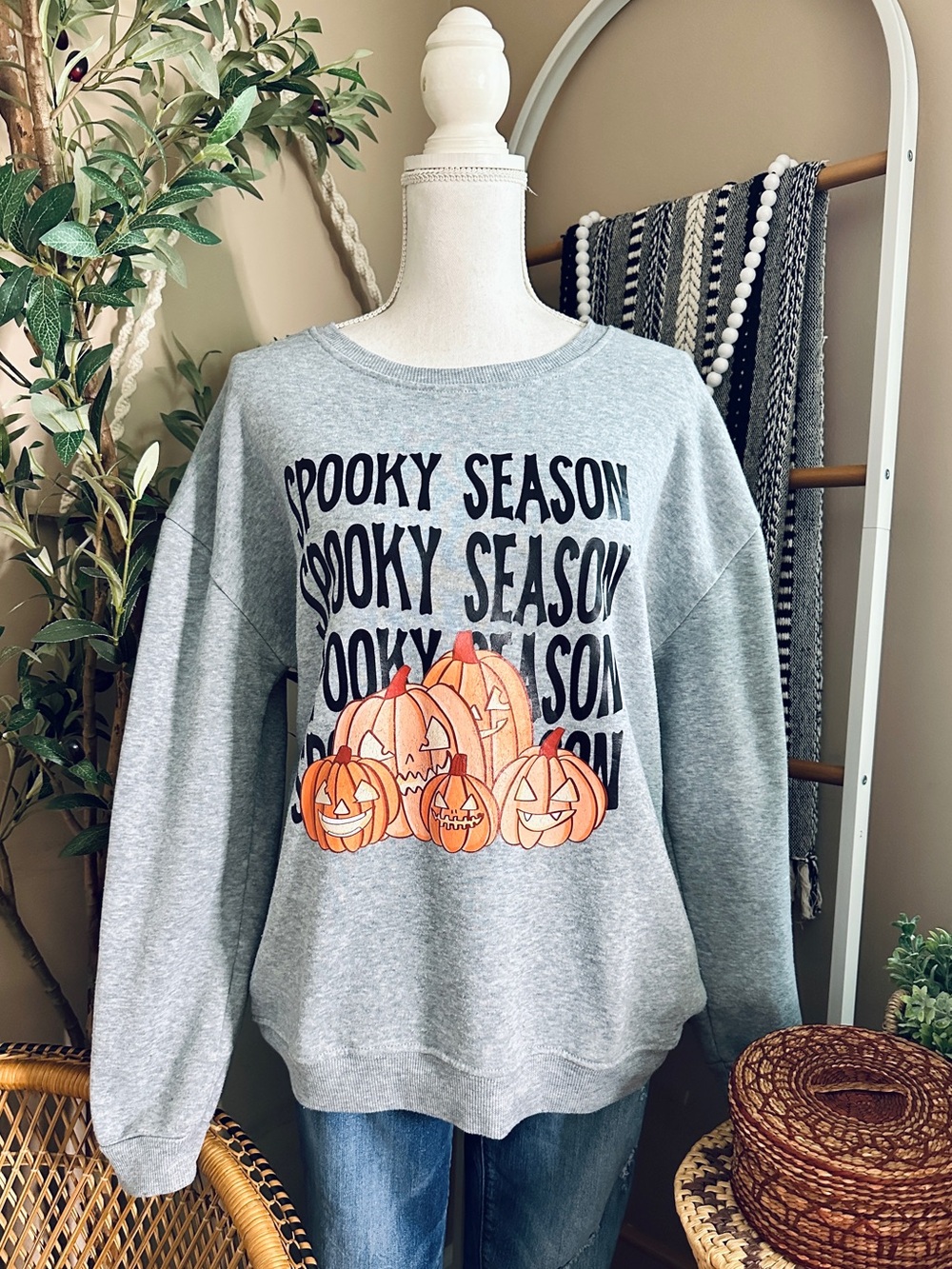 Spooky Season Halloween Pumpkin Gray Crewneck Sweatshirt Size L